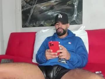 Freechat sweatyhairypig1 on Chaturbate