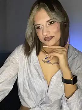 AishaKali — Sensual body tour