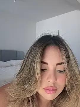 Alirawrz on StripChat