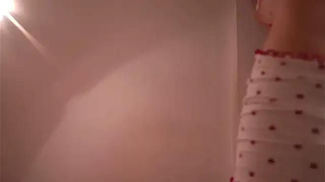 alittlestarrr on StripChat