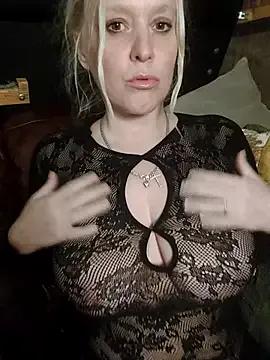 Bouncy-Bella28X on StripChat