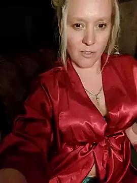 Bouncy-Bella28X on StripChat