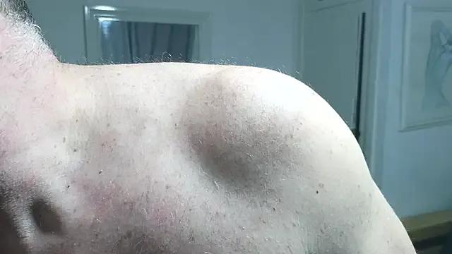 Dilfcam101 on StripChat