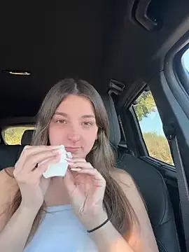 DoriDeluxe66 on StripChat