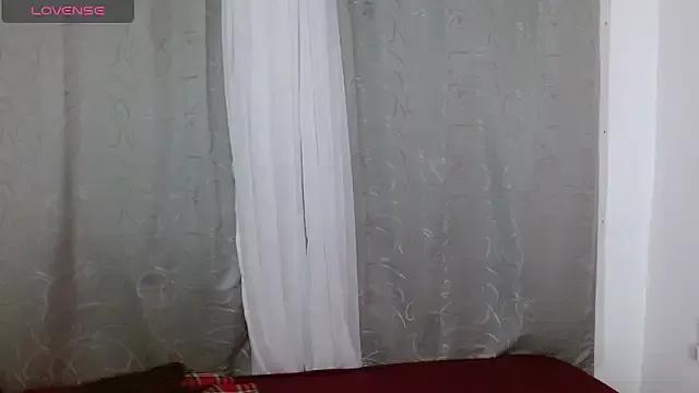 dulcenia_rose on StripChat