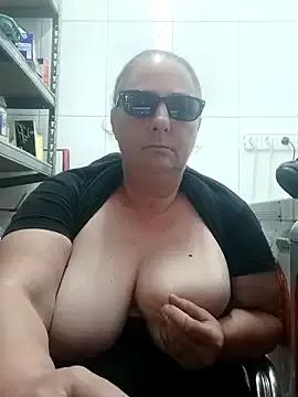 Freechat eroticjessitop on StripChat