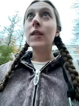 FroggyAnna on StripChat