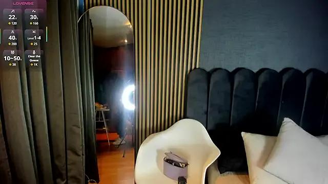 Gina_77 on StripChat