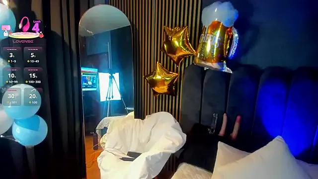 Gina_77 on StripChat