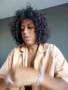 Goldenlace on StripChat