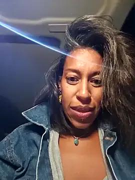 Goldenlace on StripChat