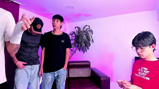 Handsomeboyss19 on StripChat