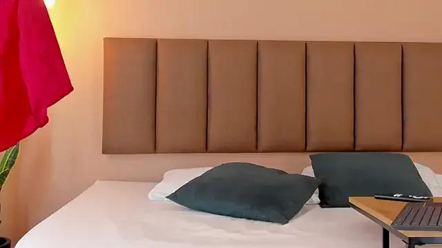 honeygray02 on StripChat