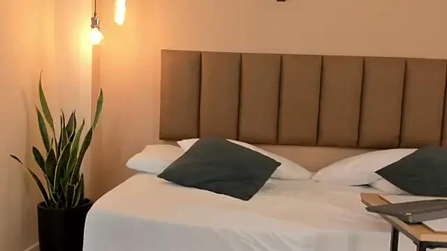 honeygray02 on StripChat