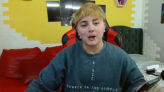 isabeautyx19 on StripChat