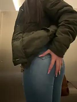 Freechat Isabella21_ on StripChat