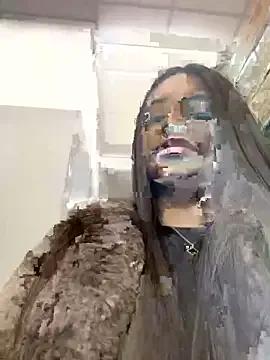 Freechat Isabella21_ on StripChat