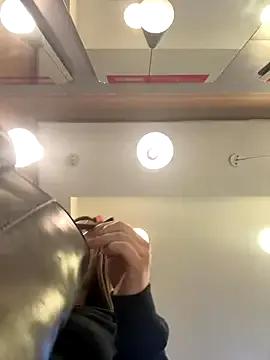 Freechat Isabella21_ on StripChat