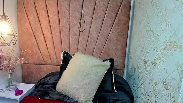 Private Issa_Milf__ on StripChat