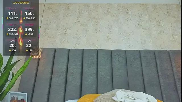 Julietaa_Miller on StripChat