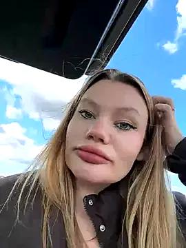 justmilaa on StripChat