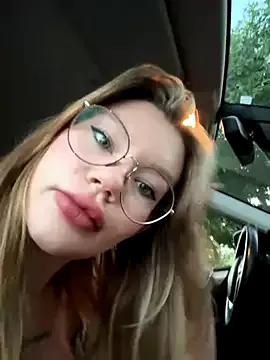 justmilaa on StripChat