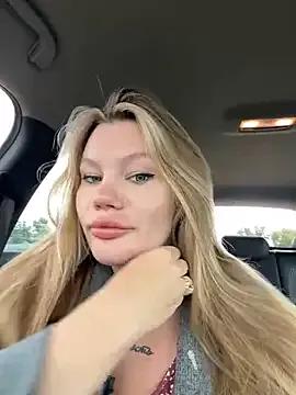 justmilaa on StripChat