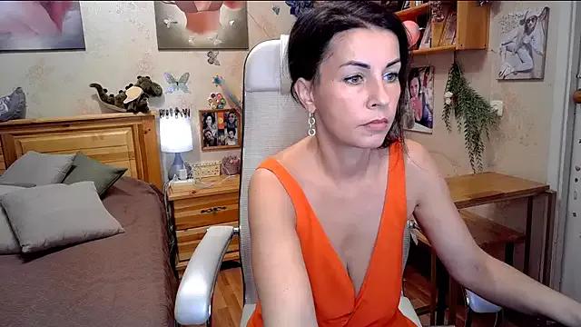 Kendra_Mom on StripChat