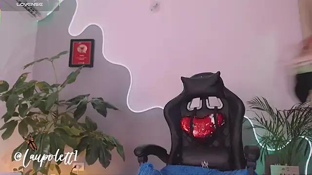 LauPolett on StripChat