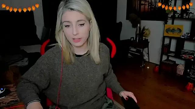 StripChat Lisaonthemoon is Group Lisaonthemoon — last tipper gets 5 Videos