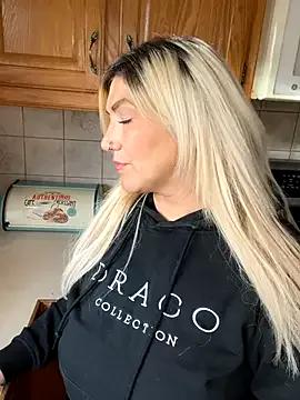 LittleMissEeve on StripChat