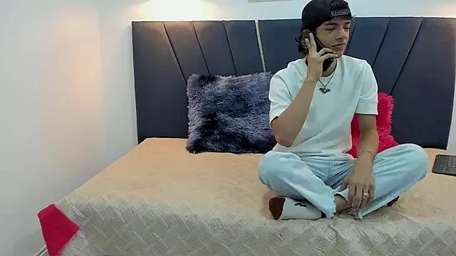 Freechat maicol_cum23 on StripChat