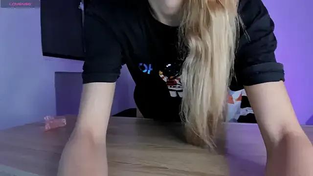 Freechat Mialenox on StripChat