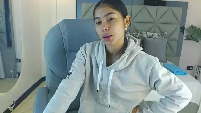 Milaa_Star_ on StripChat