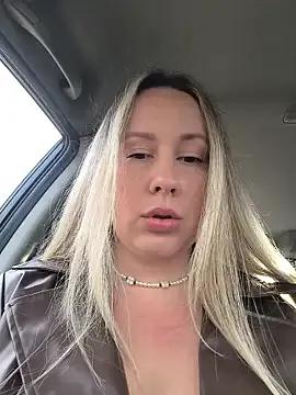 Mona_Plus on StripChat