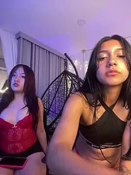 Nahomy_cute1 on StripChat