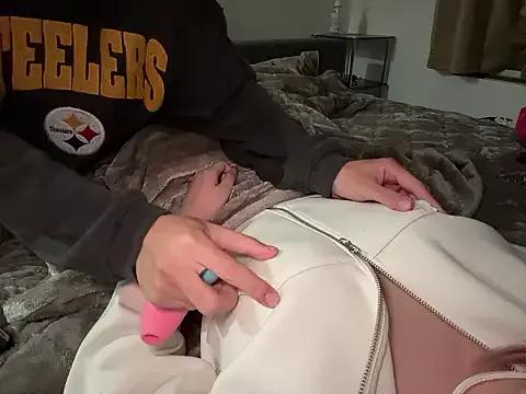 Group NANAchan_R on StripChat