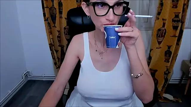 NaughtyWifey1 on StripChat