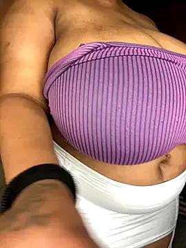 NonoGotBoobies on StripChat