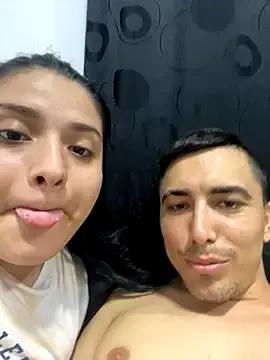 pareja_curiosa19 on StripChat
