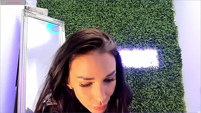 Freechat realhotfallingdevil on StripChat