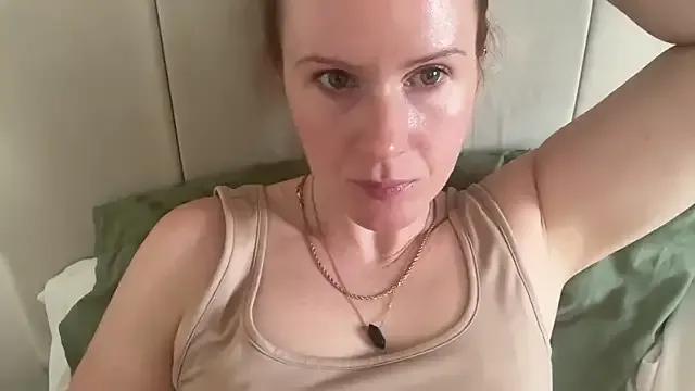 redheadrosie69 on StripChat
