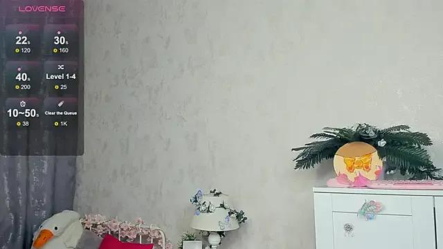 StripChat roxydolll is Freechat roxydolll — play with pussy through panties