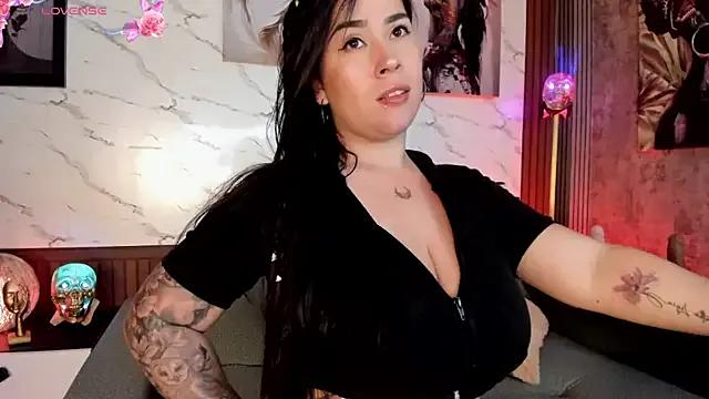 sarawolff on StripChat