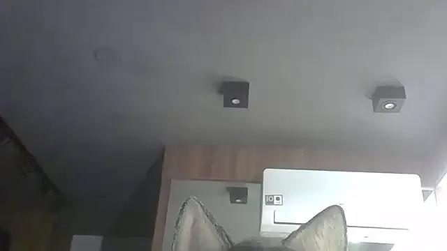 Freechat SkinnyKitten on StripChat