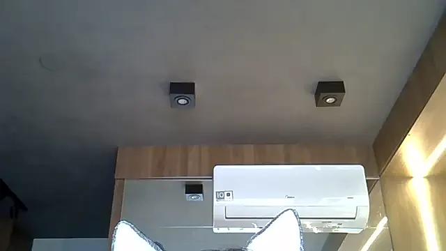 Freechat SkinnyKitten on StripChat