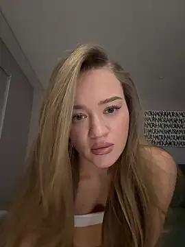 SkylarVoxx on StripChat