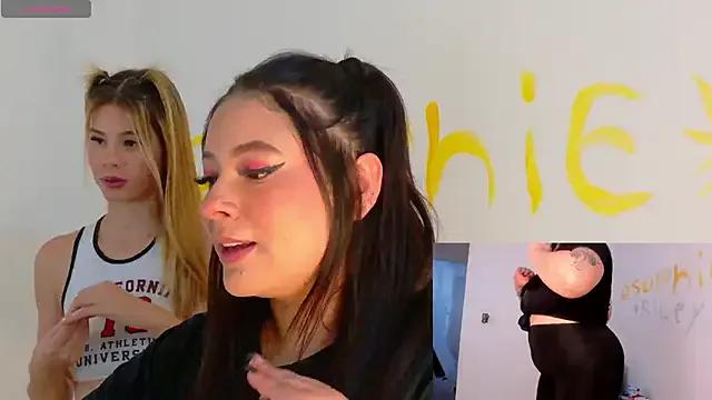 Private SophieCurves on StripChat