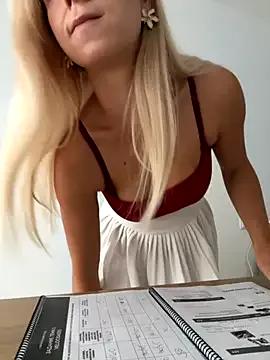 streetdoll on StripChat