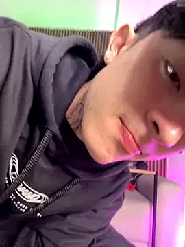 troy_rouge on StripChat